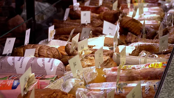 Szeroki wybór wędlin i wyrobów wędzonych